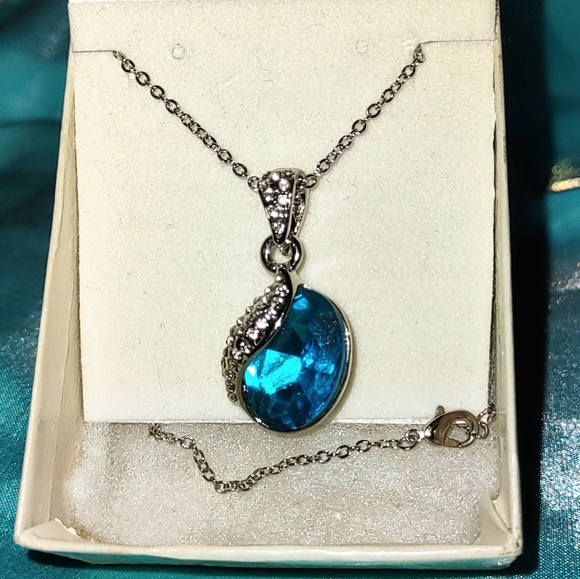 Blue Zircon Elegant Pendant - Picture 8 of 10
